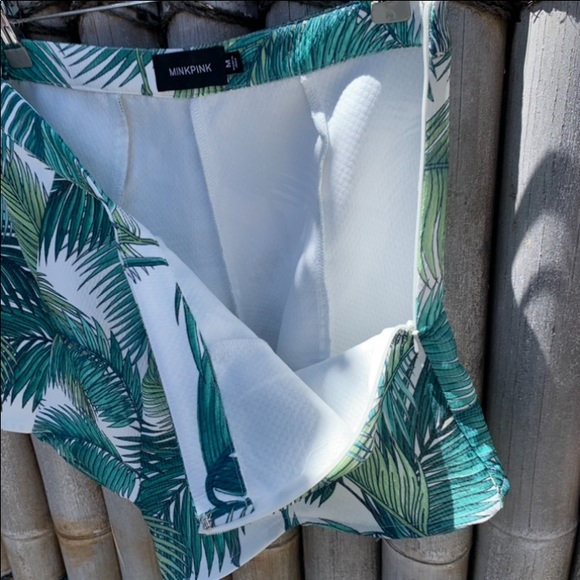 MINKPINK Palm fronds banana leaf shorts M - Picture 11 of 14